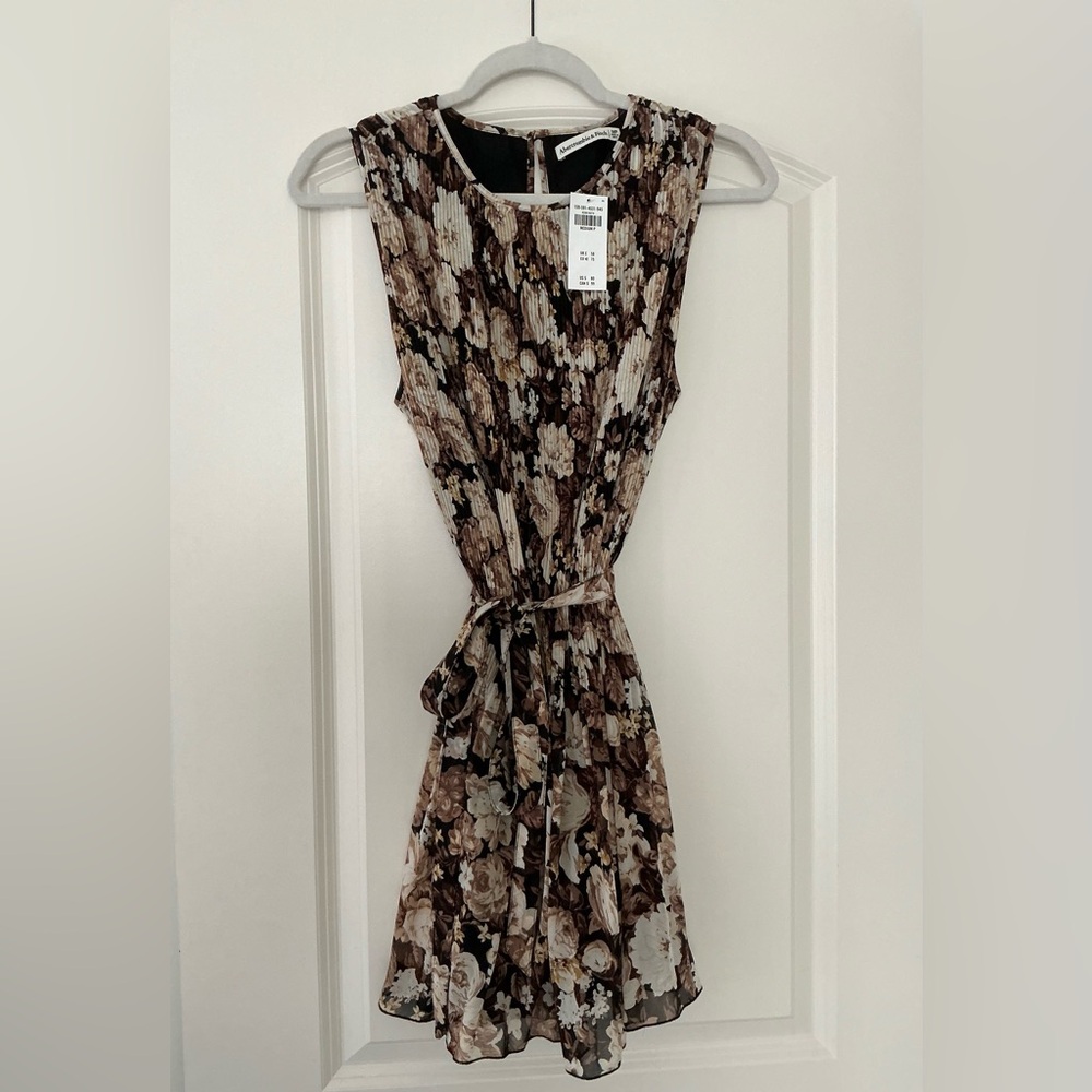 NWT Abercrombie & Fitch Pleated Floral Sleeveless Dress - Picture 4 of 6